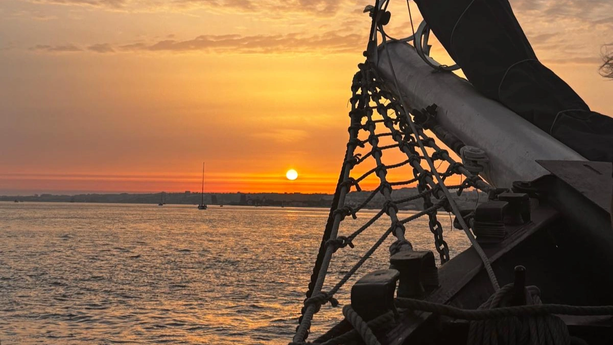 Pôr do sol em Lisboa visto a bordo do ilustre Leão Holandês (1910)